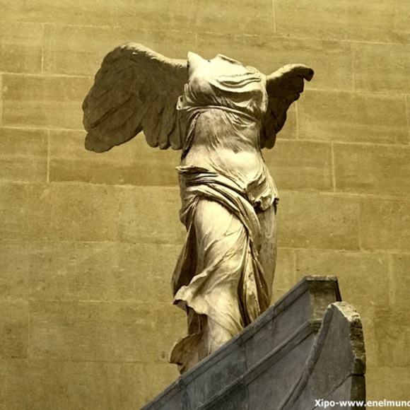 Cosmetics? Dresses? Shoes? Fabulous things? Yes! - Picture 4 of 7